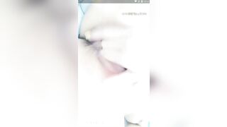 Ragazza cinese cavalca un dildo in cam