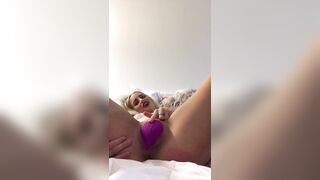 Si diverte con la fica in diretta su instagram