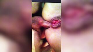 Anteprima del video: Inculata sul divano moglie con figa bella aperta