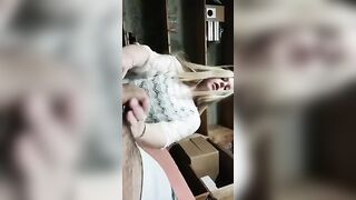 La mia ex mi succhia in ufficio al massimo