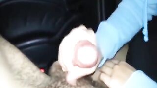 Bella puttanella succhia e sega grosso cazzo