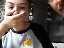 Il PAPI esce le tettone di SUA FIGLIA