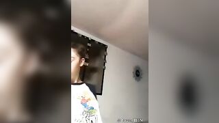 Il PAPI esce le tettone di SUA FIGLIA