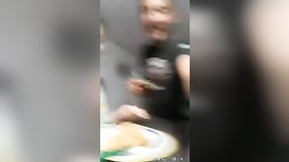 Il PAPI esce le tettone di SUA FIGLIA