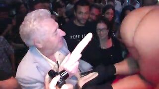 Tanti cazzi per la pornostar troia