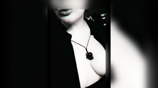 Le scollature indecenti di mia moglie