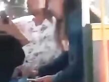 SGAMATA mentre fa una sega in pubblico