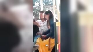 Anteprima del video: SGAMATA mentre fa una sega in pubblico