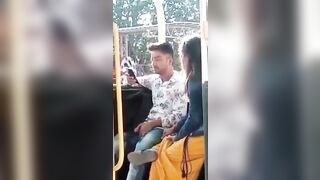 SGAMATA mentre fa una sega in pubblico