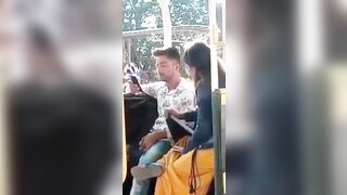 SGAMATA mentre fa una sega in pubblico