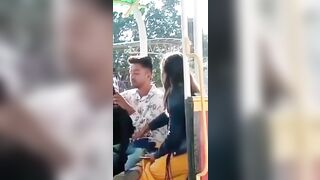 SGAMATA mentre fa una sega in pubblico