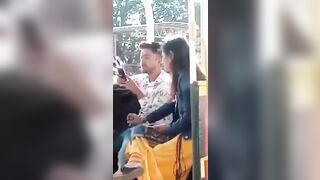 SGAMATA mentre fa una sega in pubblico