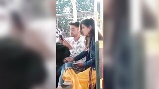 SGAMATA mentre fa una sega in pubblico