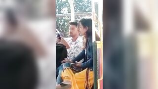 SGAMATA mentre fa una sega in pubblico