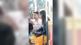 SGAMATA mentre fa una sega in pubblico