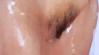 Ancora mia moglie sotto la doccia