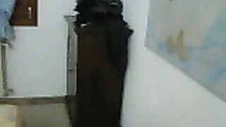 Spogliarello di una formosa amica