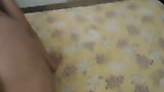 Spogliarello di una formosa amica