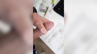 Anteprima del video: Sborrata per un'amica