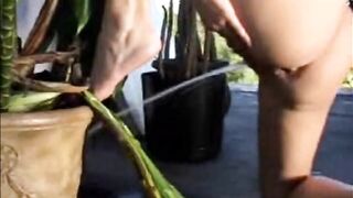 pisciata canina con ancora il culetto sbrodolante....