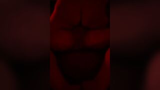 Marika italiana che mi cavalca sotto luci led rosse