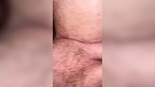 Godo a infilare il mio cazzo nella sua fica pelosa