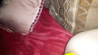 Si scopa il culo con un dildo a banana