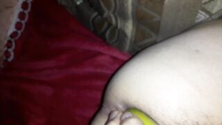 Si scopa il culo con un dildo a banana