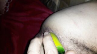 Si scopa il culo con un dildo a banana