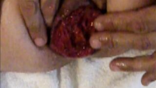 Fammi vedere come ti pompi la figa...!