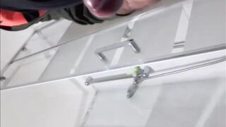 Vieni sguirta sul mio cazzo!  Mmmmmm...