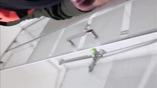 Vieni sguirta sul mio cazzo!  Mmmmmm...