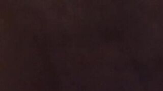 Mia moglie mentre gioca con la sua patatina