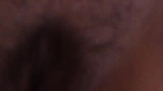 Mia moglie mentre gioca con la sua patatina