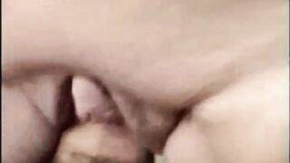 All'aperto con sottofondo di cicale e...  la sua grassa figona!