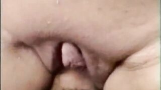 All'aperto con sottofondo di cicale e...  la sua grassa figona!