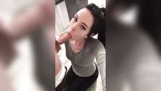 Modella bruna suka cazzi