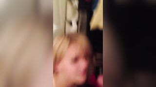 Gli succhia il cazzo e piglia la crema in faccia