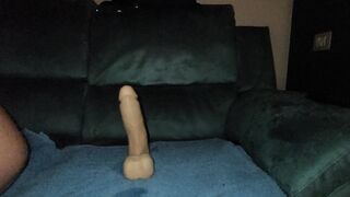 Mentre mi sfondo col mio dildo prediletto