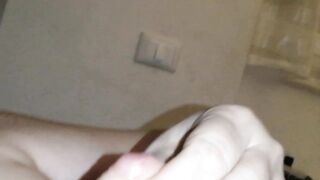 Tettona gioca con Capezzoli enormi