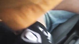 Coppia arrapata in auto