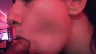 Pompinara succhia lentamente bella cappella!!