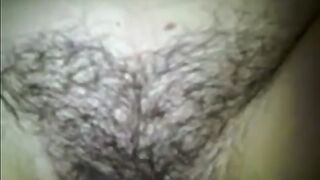 Mi piace fottere la figa pelosa