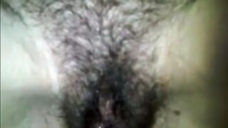 Mi piace fottere la figa pelosa