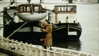 Signora single succhia la Trans. Vintage porn.