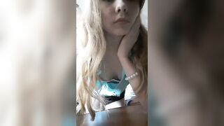 Troietta giovane se la mena col bianchetto