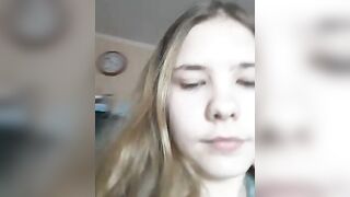 Troietta giovane se la mena col bianchetto