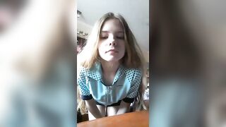 Troietta giovane se la mena col bianchetto