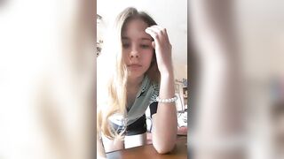 Troietta giovane se la mena col bianchetto