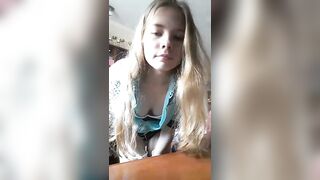 Troietta giovane se la mena col bianchetto